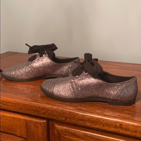 🌟🥳HP🥳🌟 Oxfords sparkly and bows! Say yes! - Picture 4 of 9